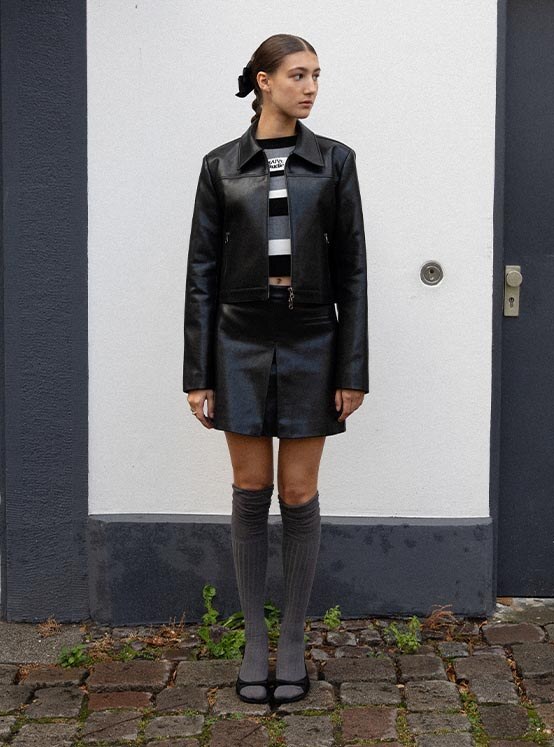 Leather Mini Skirt in Black VL3AS321-10