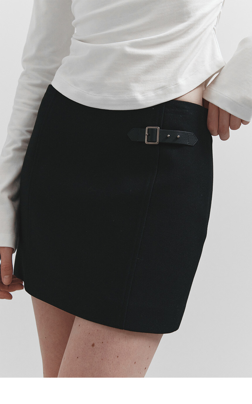 ★RAIVE★ Buckle Detail Mini Skirt in Black VW5SS07110 MUSINSA | RAIVE Buckle Detail Mini Skirt in Black VW5SS071-10